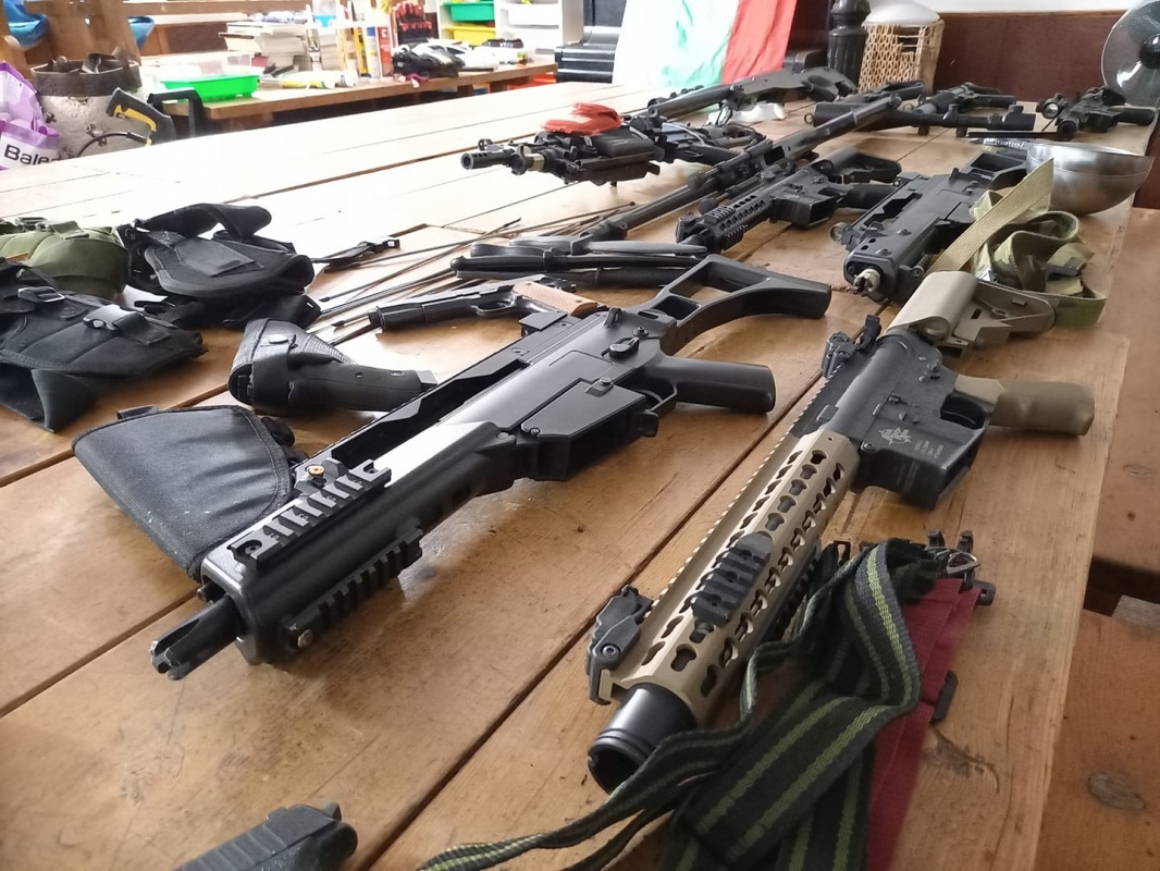 Airsoftové vybavení ve zbrojáku